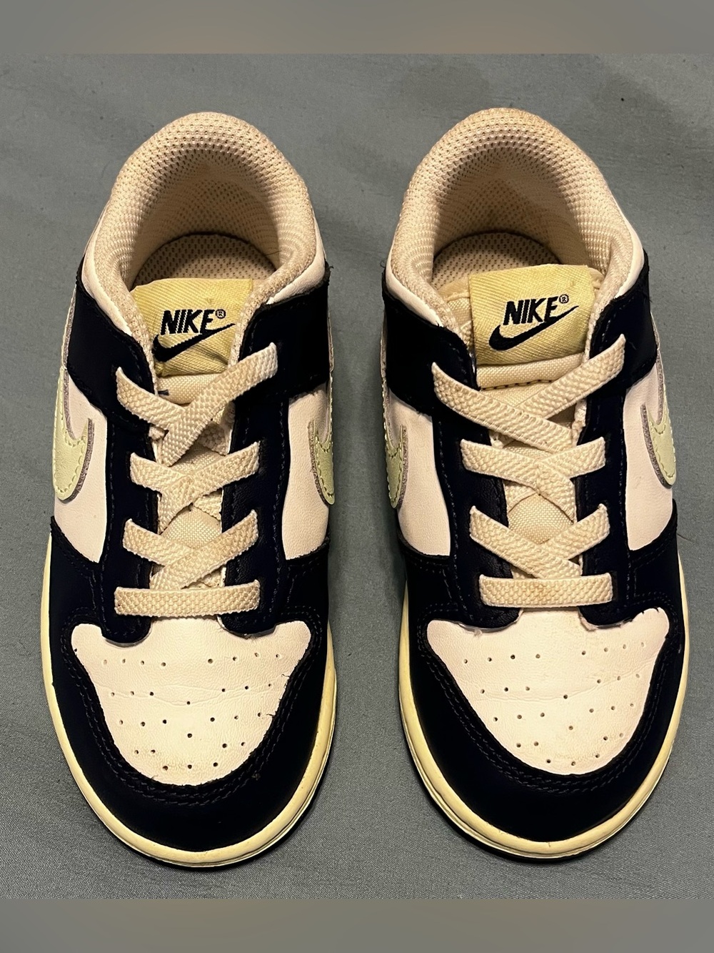 Nike Kids Low-Top DUNKS Sneakers in Navy Blue, Light Green & Cream